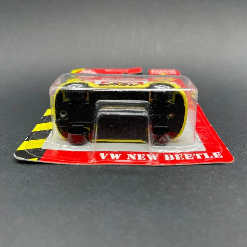 Maisto Tonka Bonzai Volkswagen VW New Beetle Bug Car Yellow Diecast 1/64 #35‎